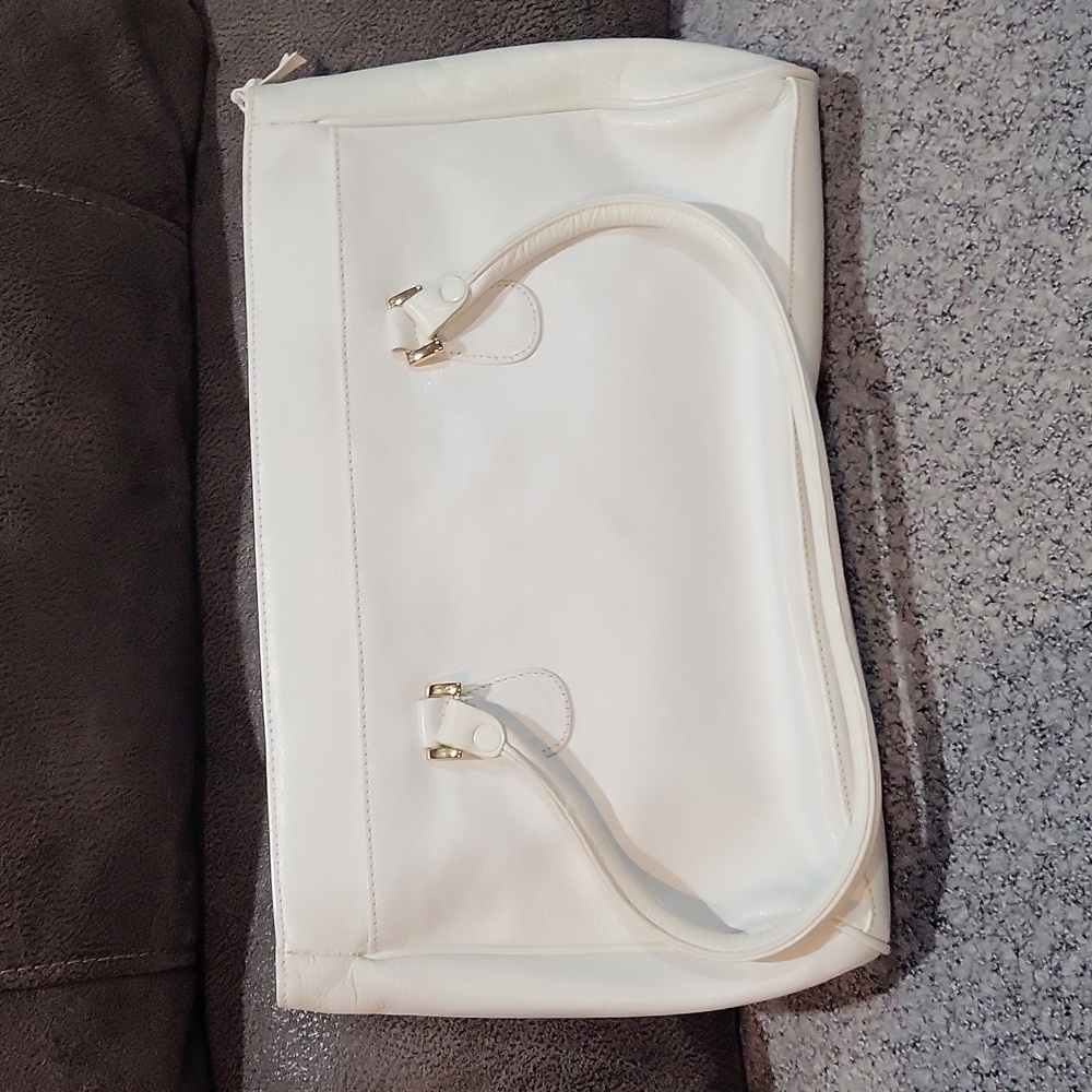 Axiom Leather Purse - Picture 5 of 15